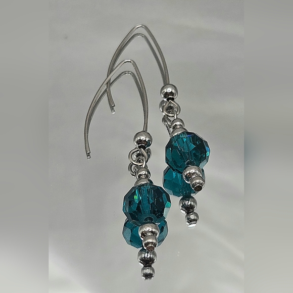 Elegant Silver and Blue Crystal Earrings - Picture 6 of 11